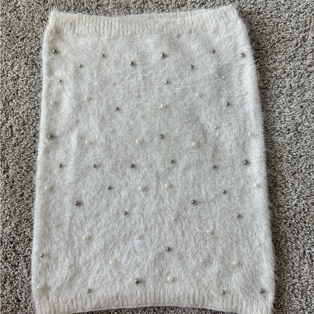 Betsey Johnson Pearl-Embellished Knit Scarf – Soft White Fuzzy Style Neck Warmer